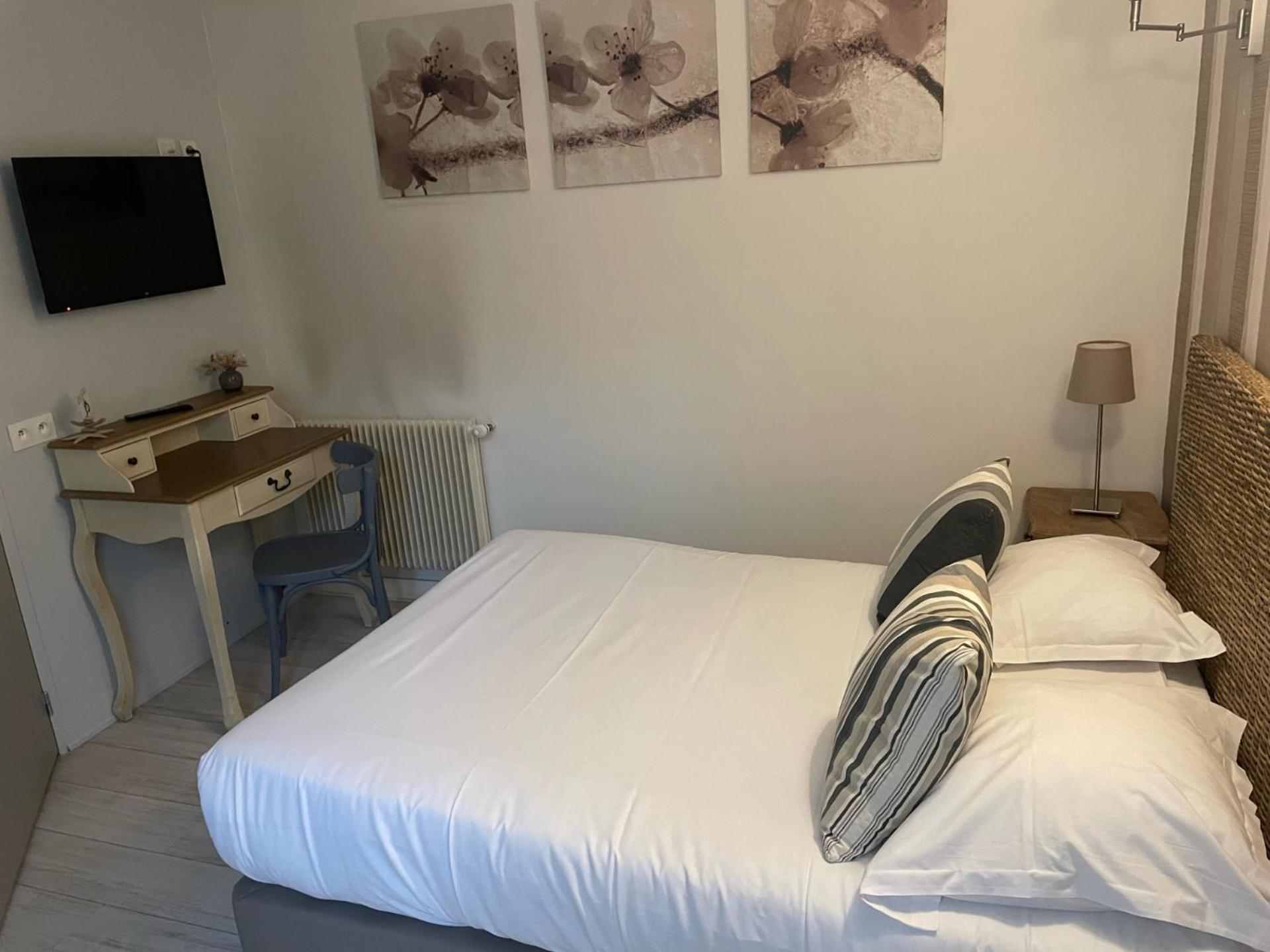Hotel Des Falaises Villers-sur-Mer Quarto foto